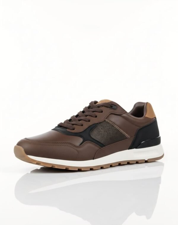Tenis casuales de hombre en tonos marrón y negro