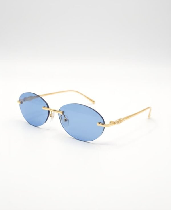 Gafas de sol ovaladas sin montura con lentes azules y montura de metal dorado.