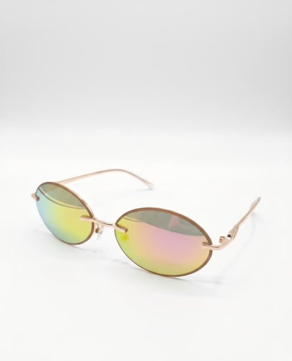 Gafas de sol ovaladas sin montura con lentes degradadas de color rosa/amarillo y un marco de metal dorado.