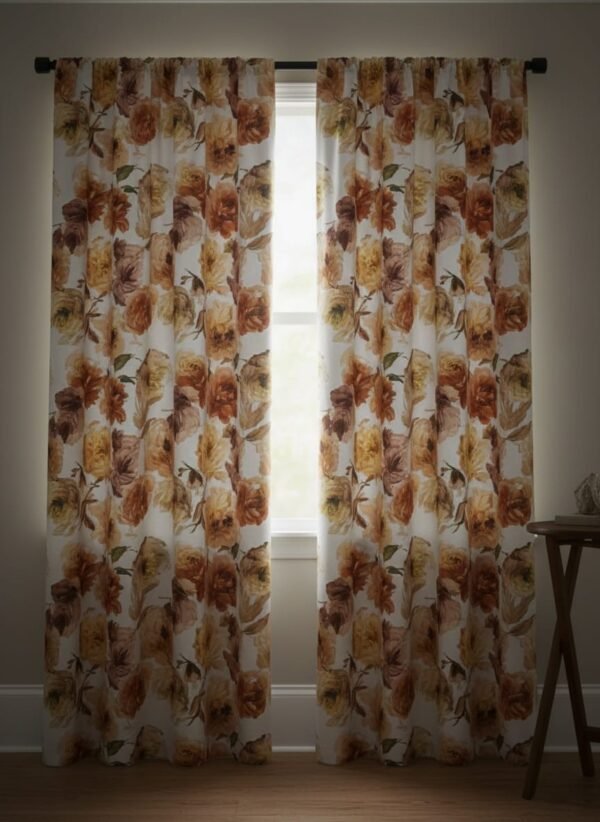 Cortina (1panel) de ventana diseñada con un patrón floral.