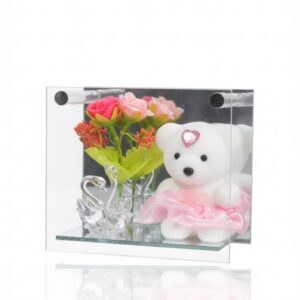 Adorno de regalo de osito con flores.