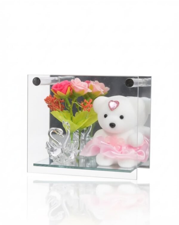 Adorno de regalo de osito con flores.