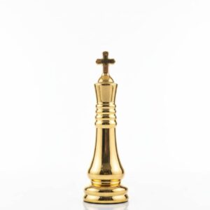 Adorno en forma de rey de ajedrez dorado