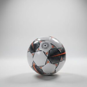 Pelota de futbol con celdas blanco y negro