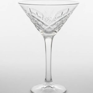 Copa de martini de la serie Timeless de Pasabahce, con una capacidad de 230 ml y un diseño clásico tallado.