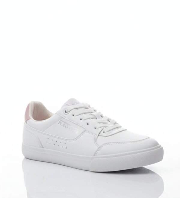 Tenis deportivos de color blanco con detalles rosa en el talón.