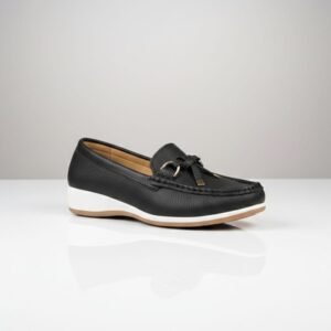 Mocasines negros con zuelas blancas y beige