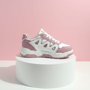 Tenis deportivos para mujer presentan un diseño de moda con una combinación de colores blanco y rosa.