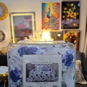 Juego de edredón King Size de 5 piezas con un estampado floral azul.
