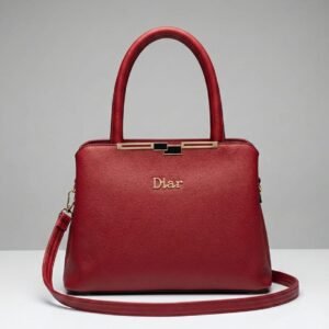 Bolso rojo para mujer elegante con asa superior y correa bandolera ajustable.