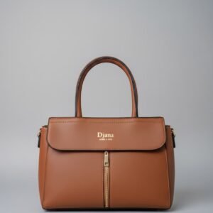 Bolso de mano de color marrón con cremallera frontal central y asas superiores es un accesorio elegante y versátil.