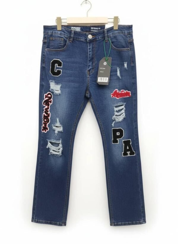 Pantalones vaqueros (jeans) desgastados con parches de la marca GIANNI DENIM