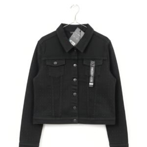 Chaqueta vaquera negra, decorada con pedrería o diamantes de imitación