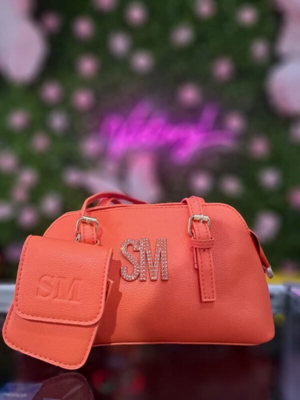 Bolso y monedero a juego.
