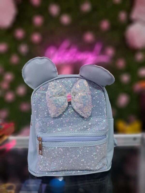 Mini mochila con diseño de orejas y lazo de lentejuelas inspirada en Minnie Mouse, similar a los modelos de Disney.