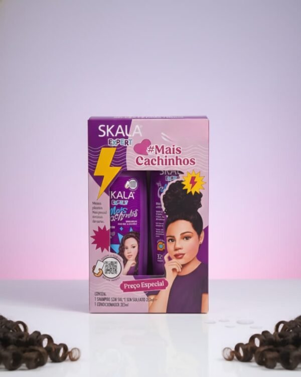 Kit de cuidado capilar Skala Expert #MaisCachinhos Kids, diseñado para niños mayores de 3 años, que incluye shampoo y acondicionador para hidratar y definir rizos.