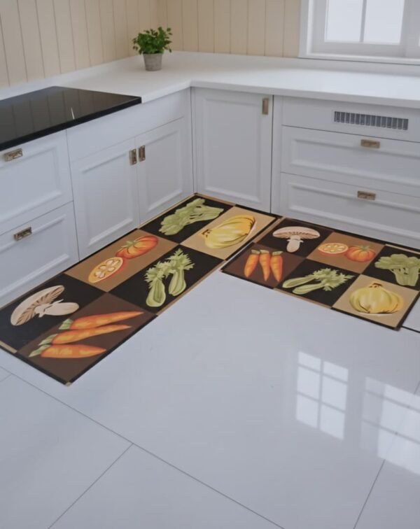 Juego de alfombras o tapetes para cocina con diseño de vegetales.