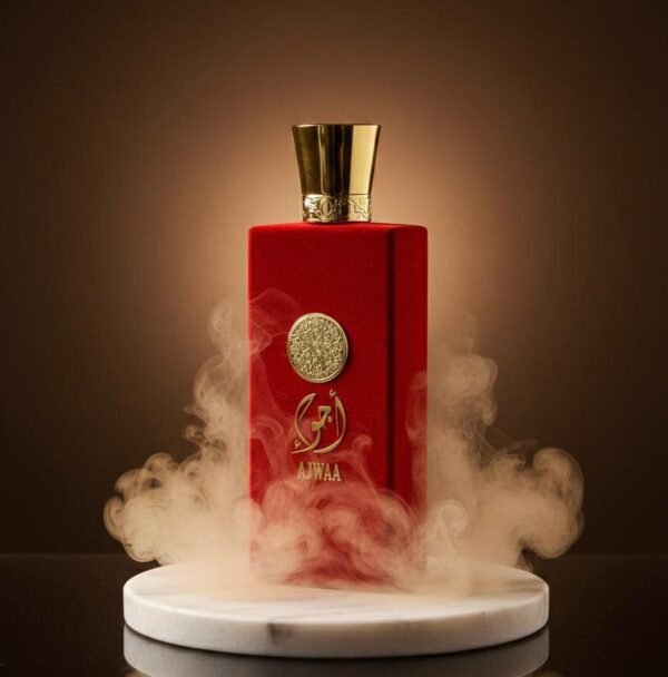 Perfume Ajwaa Murakaz Concentrated Red de la marca Nusuk, una fragancia floral frutal para mujeres con notas de grosellas negras, pera y ruibarbo.