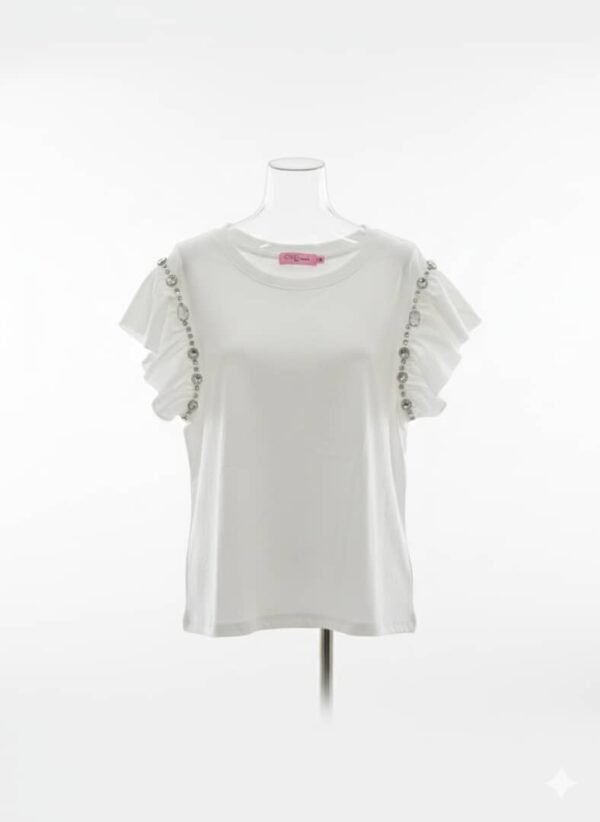 Blusa de algodón con mangas tipo olán decoradas con detalles brillantes