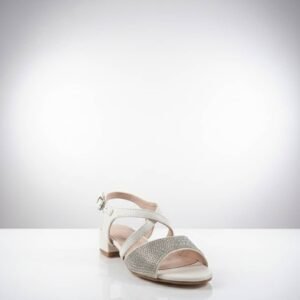 Sandalias de vestir LifeStride modelo Joy, caracterizadas por sus tiras decoradas con pedrería y tacón bajo