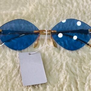 Gafas de sol Panthère de Cartier con montura dorada y lentes azules graduadas.