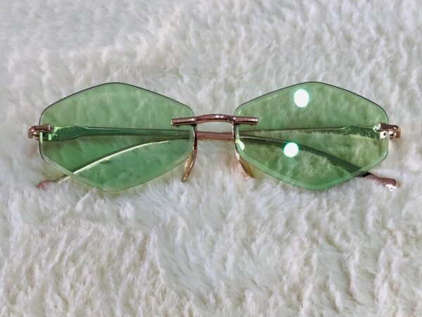 Gafas de sol modelo Mask P60 GG BL con diseño sin montura y lentes verdes.