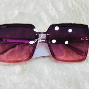 Gafas de sol marca Cocoim con montura cuadrada extragrande y lentes de gradiente.