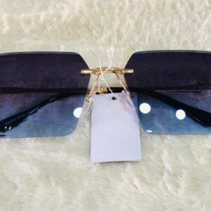 Gafas de sol de la marca Cocom son un modelo ED2740 con  diseño cuadrado sin montura y lentes tintadas.