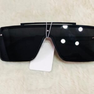 Gafas de sol estilo escudo de gran tamaño con lentes antirreflejos con clasificación UV400 para protección contra la radiación solar.