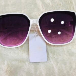 Gafas de sol de la marca Vince Camuto, modelo VC964 con marco blanco y lentes degradados en tono rosa.