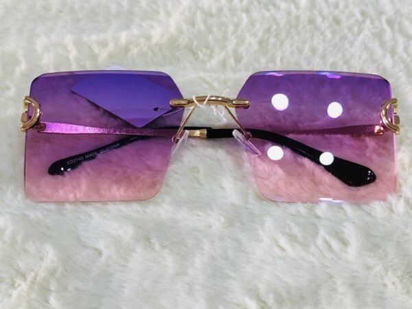 Gafas de sol de moda con diseño sin montura y lentes degradados de color púrpura a rosa