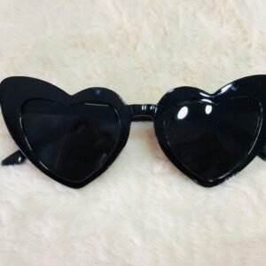 Gafas de sol con forma de corazón negro