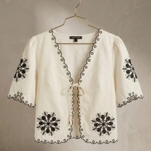 Blusa o chaqueta ligera bordada estilo campesino