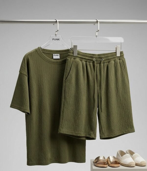 Conjunto modelo Terry Shorts Cypress Green de la marca THE RESORT CO