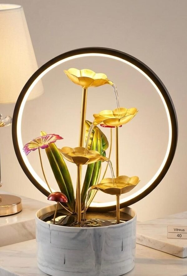 Fuente de agua decorativa de mesa con un diseño de loto y un aro de luz LED