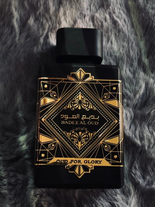 Perfume unisex Bade'e Al Oud Oud for Glory de la marca Lattafa.