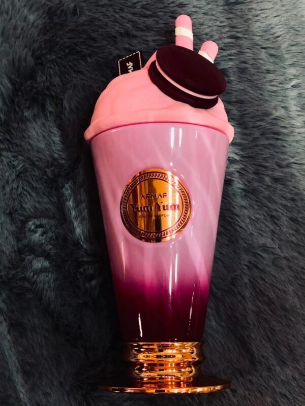 Perfume Armaf Yum Yum para mujer, frasco con forma de batido con detalles de macaron
