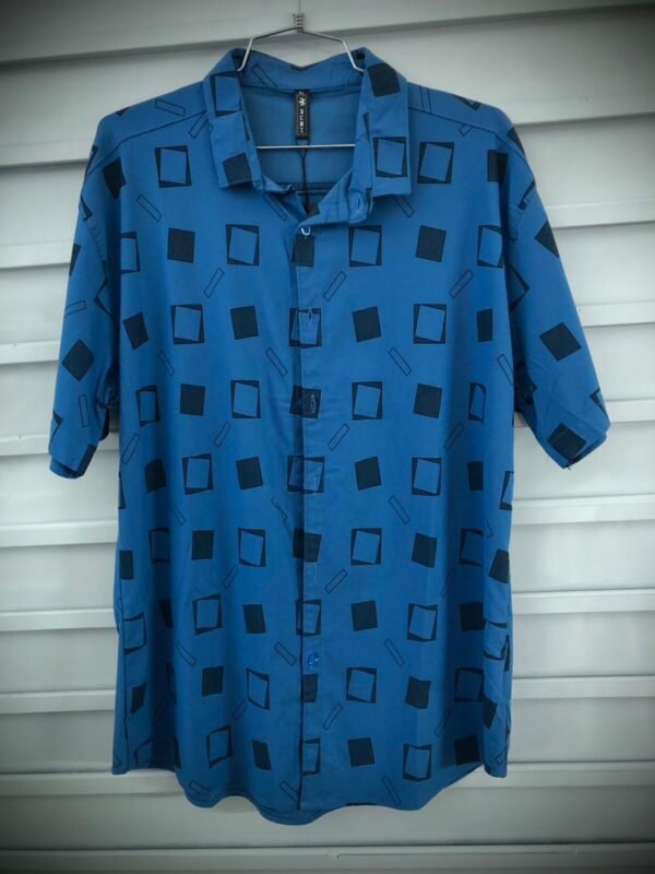 camisa de manga corta con estampado de cuadrados