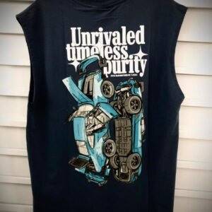 Camisa sin mangas con diseño gráfico de un automóvil deportivo azul despiezado en la espalda.