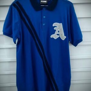 Camisa tipo polo de la marca Funk con un diseño de rayas diagonales y una letra "A" decorativa en el pecho