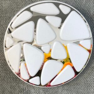 Lámpara de techo LED del modelo Astro, diseñada con una estética que simula piedras naturales brillantes