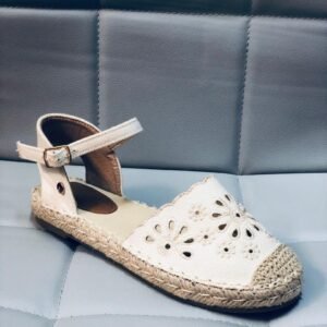 Alpargata de estilo clásico con suela de yute y bordado floral