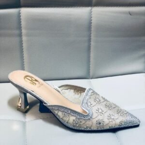 Zapatillas de mujer tipo mule con tacón adornadas con encaje