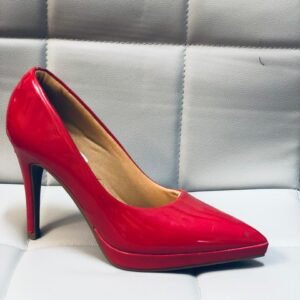 Zapatos de tacón rojo de la marca Michael Kors