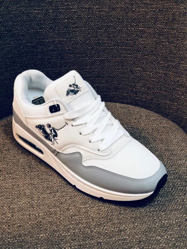 Zapatillas de deporte estilo tenis de la marca Polo Club, estética moderna