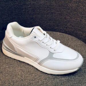 Zapatillas deportivas blancas de estilo casual con detalles grises