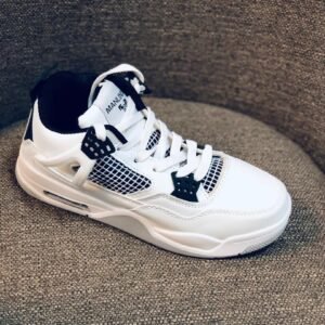 Zapatillas deportivas para niños, de color blancas y negras