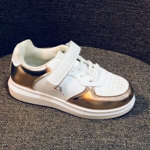 Zapatillas deportivas blancas y doradas para niños