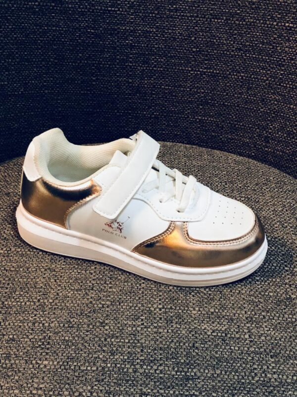 Zapatillas deportivas blancas y doradas para niños