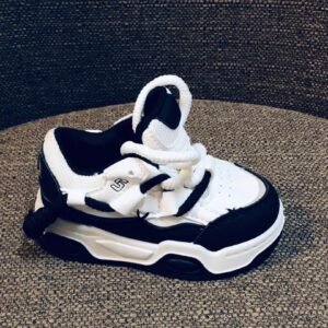 zapatillas deportivas para bebé de color blanco y negro